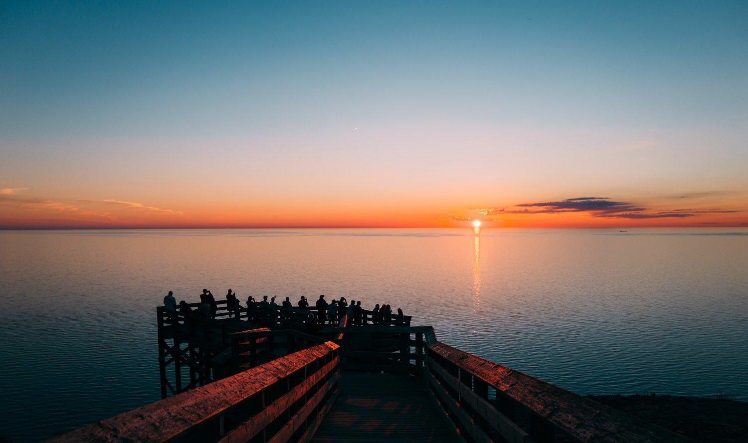 Beautiful Lake View Studio Condo At The Shores Травърс Сити Екстериор снимка
